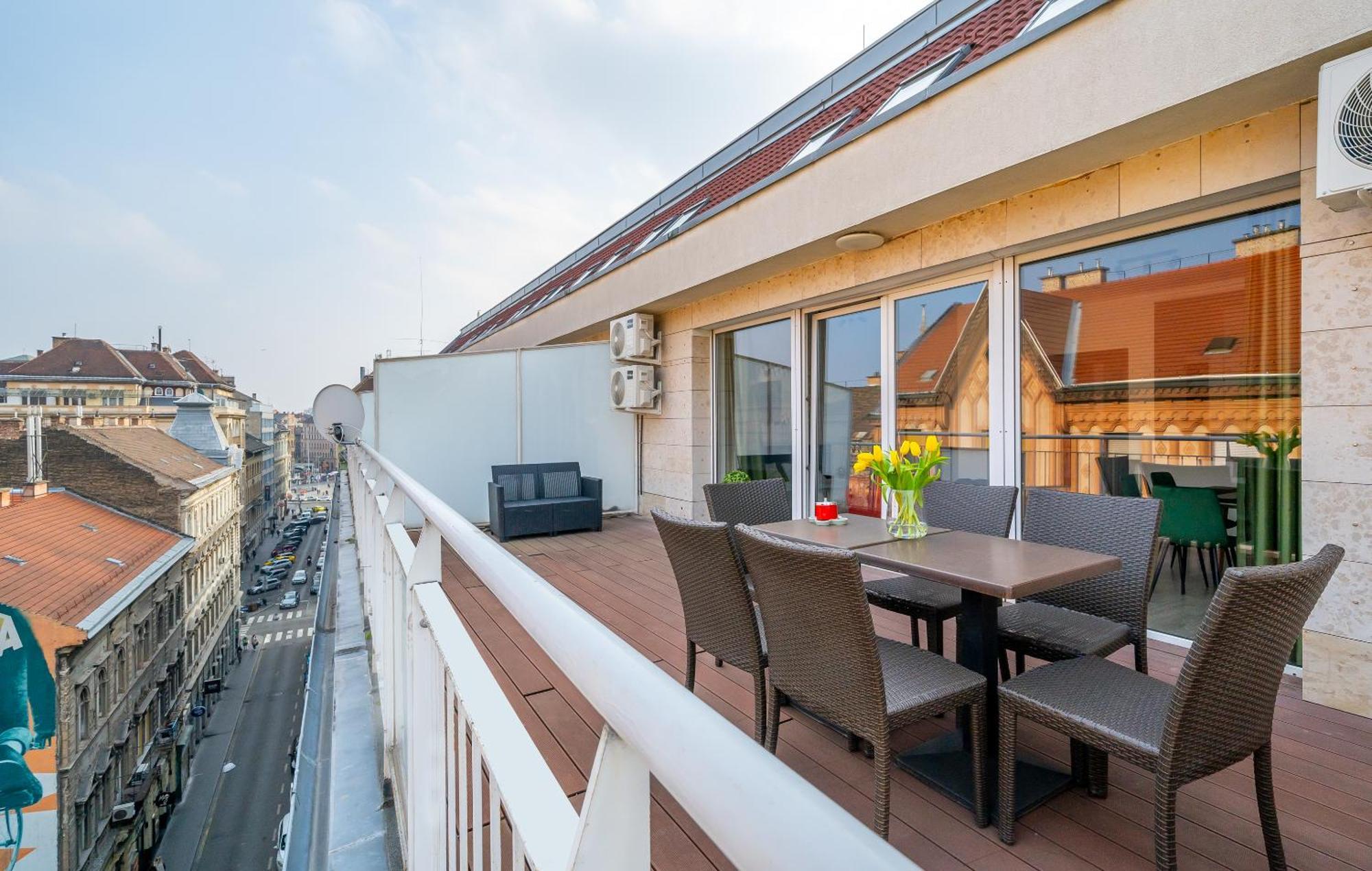 Skyline Terrace Apartment *